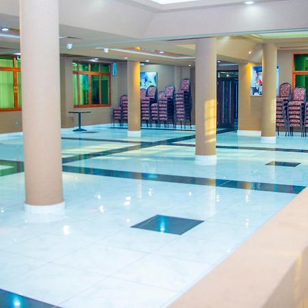 Hera Hotel Kampala Luaran gambar