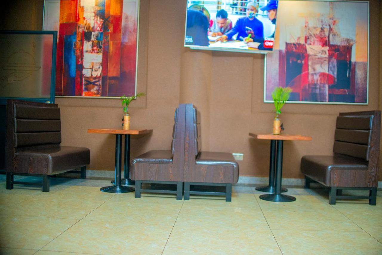 Hera Hotel Kampala Luaran gambar