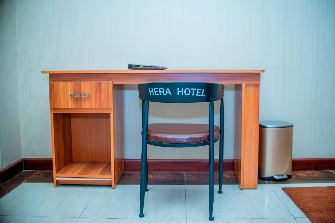 Hera Hotel Kampala Luaran gambar