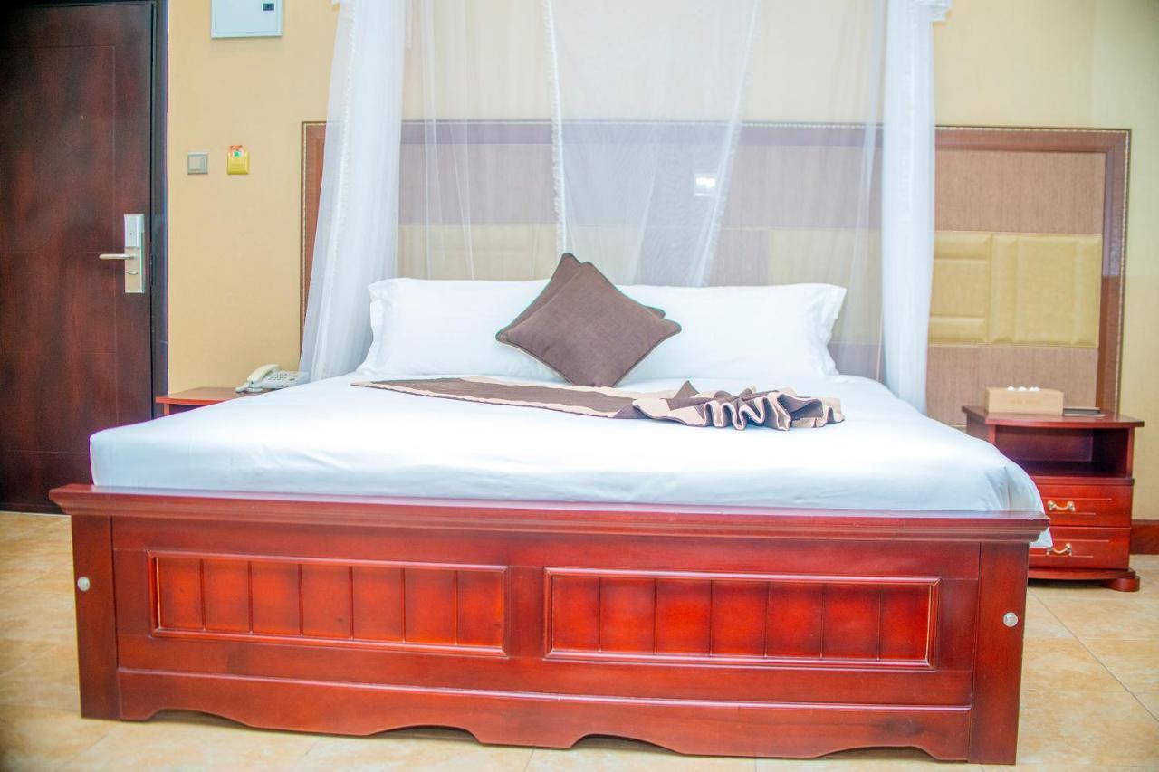 Hera Hotel Kampala Luaran gambar