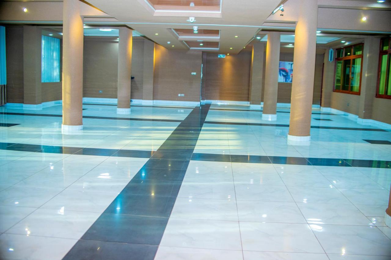 Hera Hotel Kampala Luaran gambar