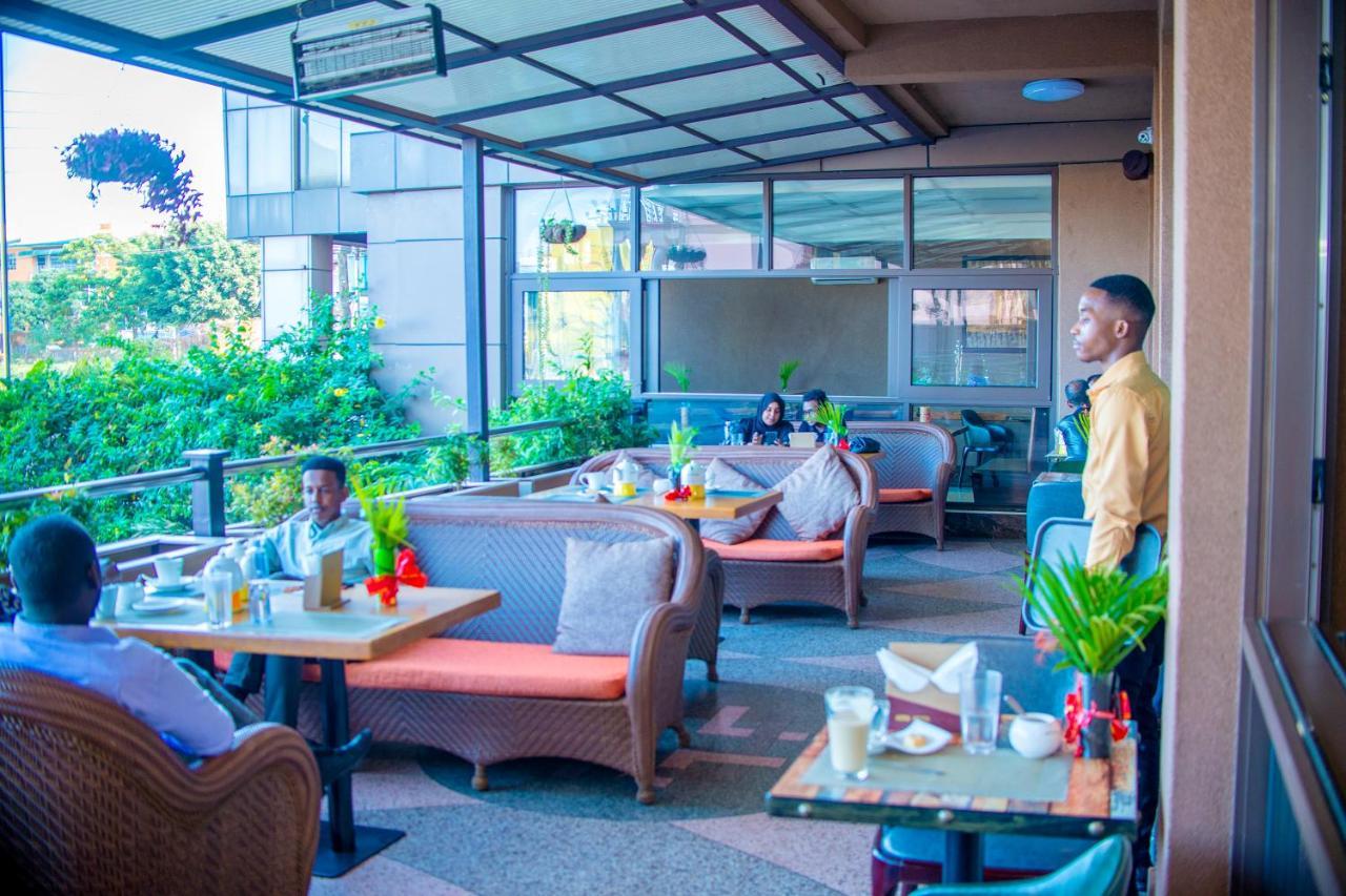 Hera Hotel Kampala Luaran gambar
