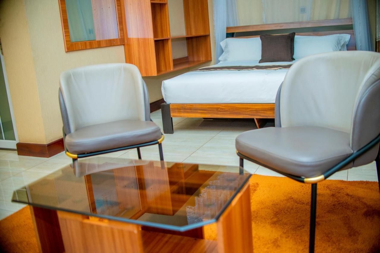 Hera Hotel Kampala Luaran gambar