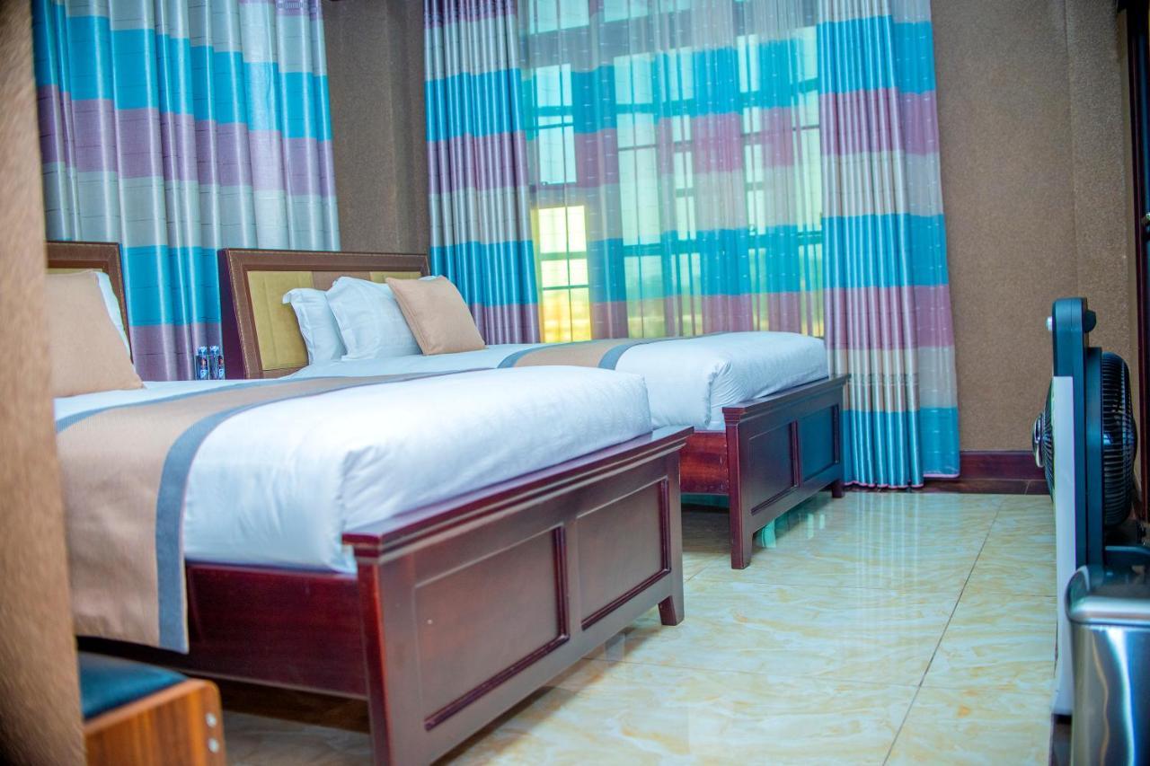 Hera Hotel Kampala Luaran gambar
