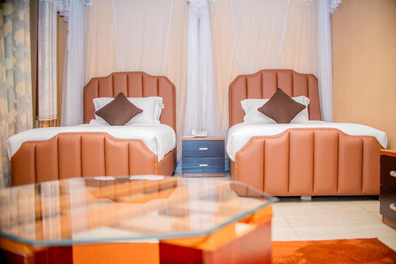 Hera Hotel Kampala Luaran gambar