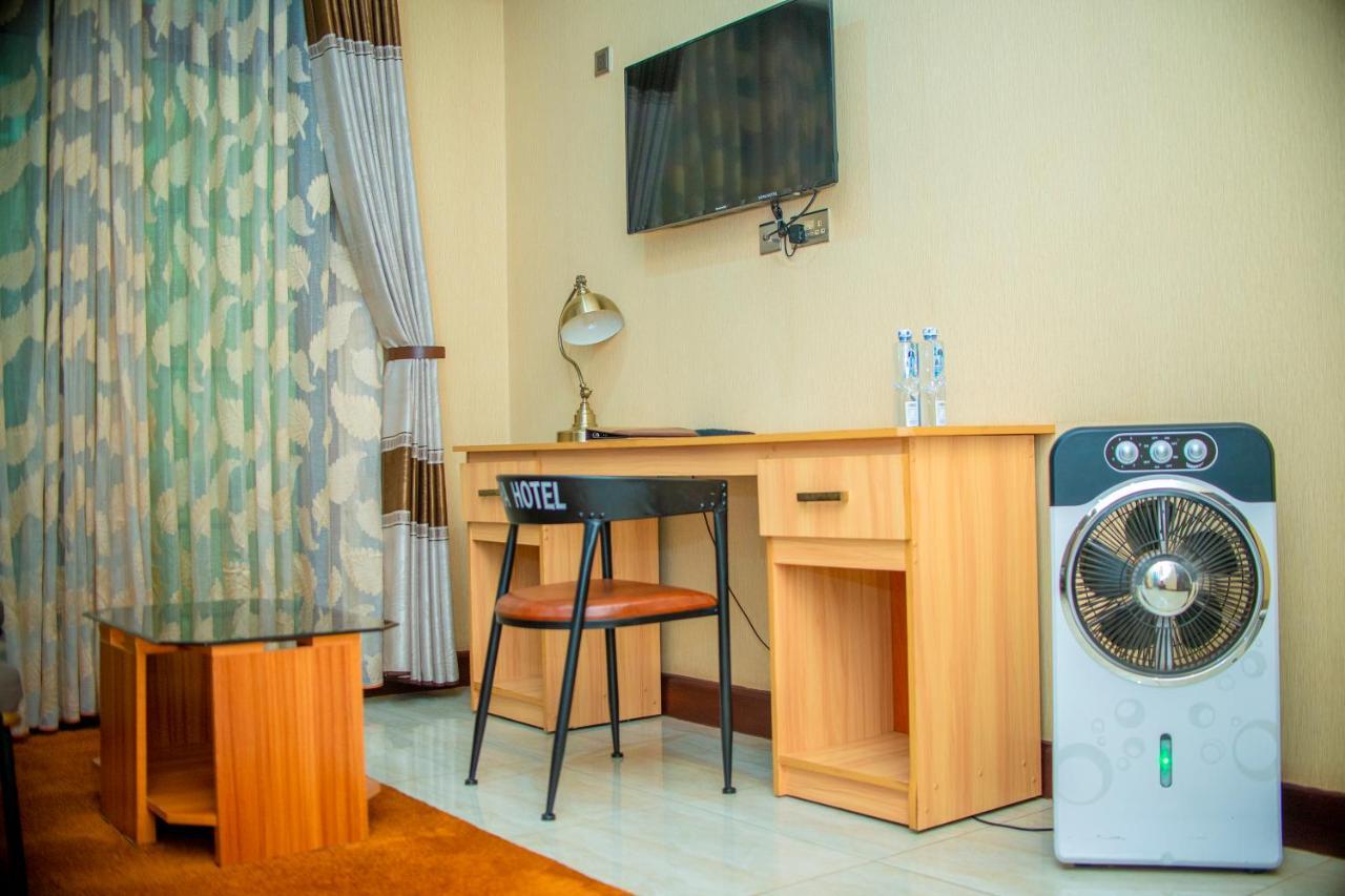 Hera Hotel Kampala Luaran gambar
