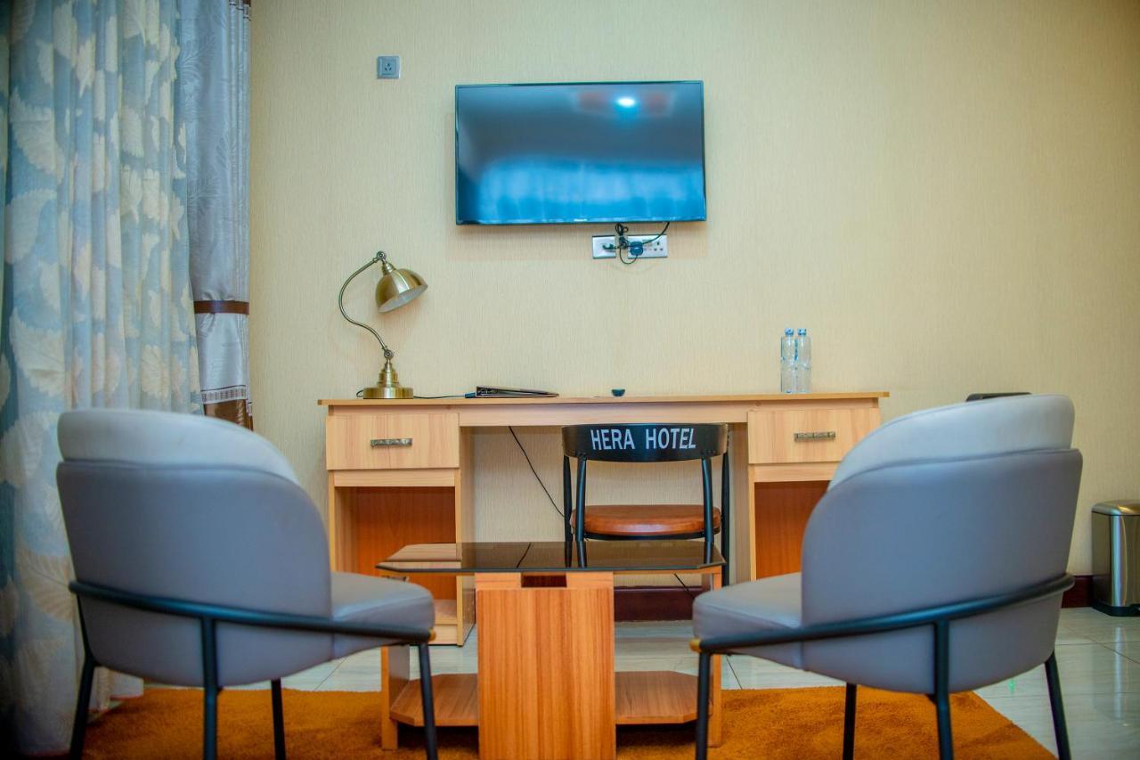 Hera Hotel Kampala Luaran gambar