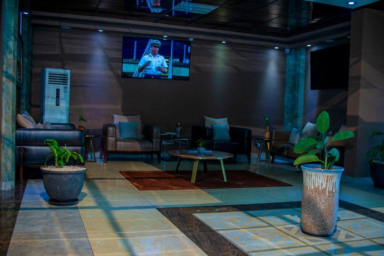 Hera Hotel Kampala Luaran gambar