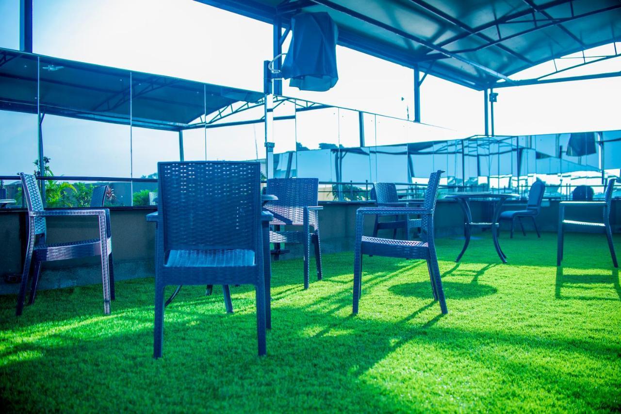 Hera Hotel Kampala Luaran gambar