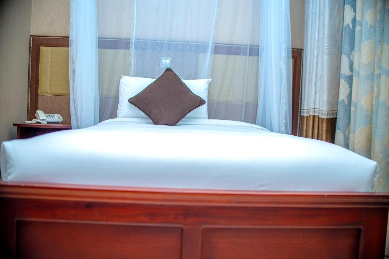 Hera Hotel Kampala Luaran gambar