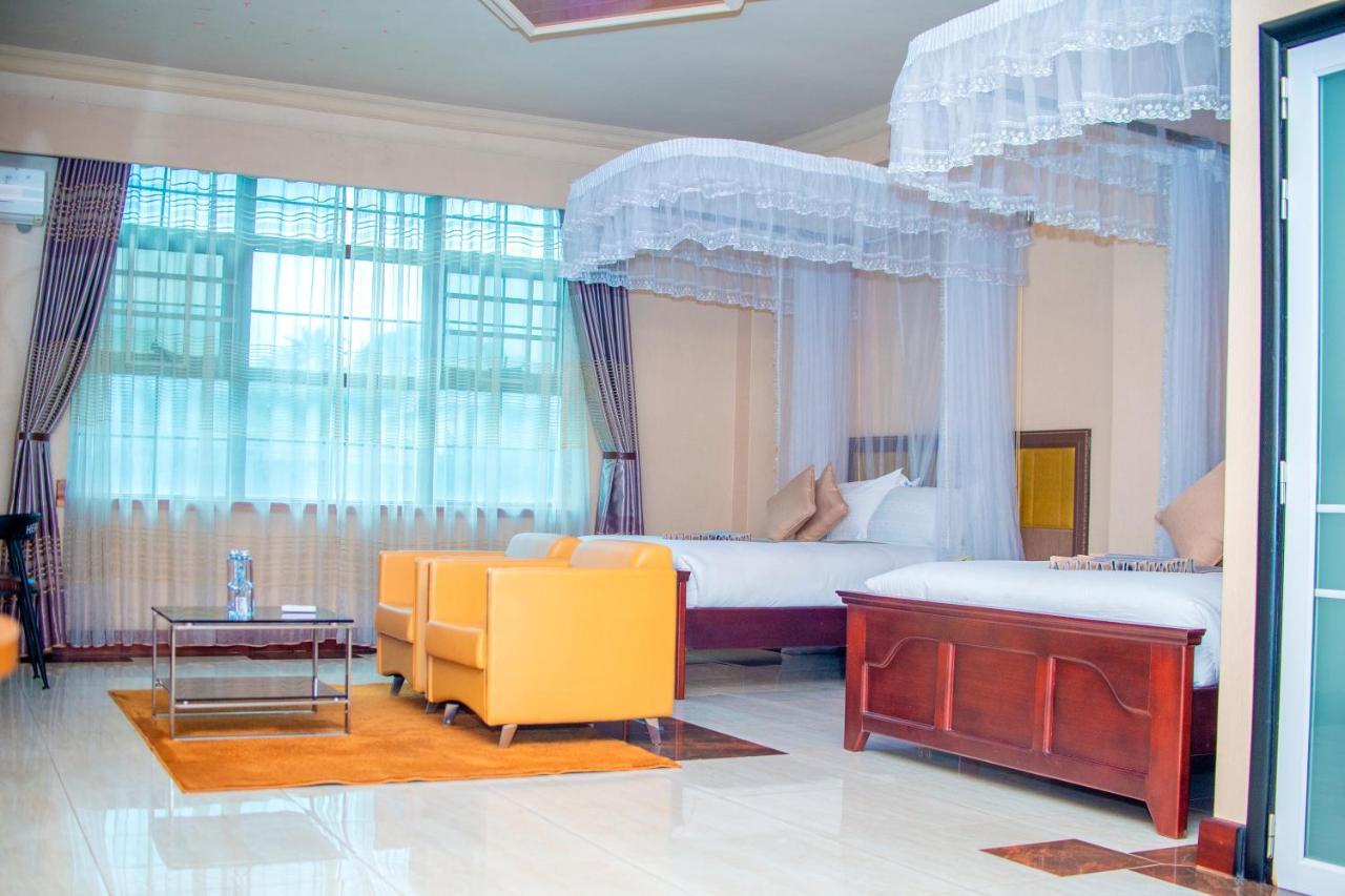 Hera Hotel Kampala Luaran gambar