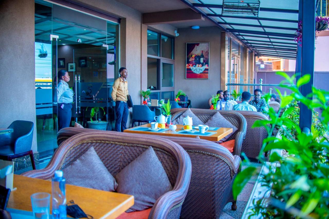 Hera Hotel Kampala Luaran gambar
