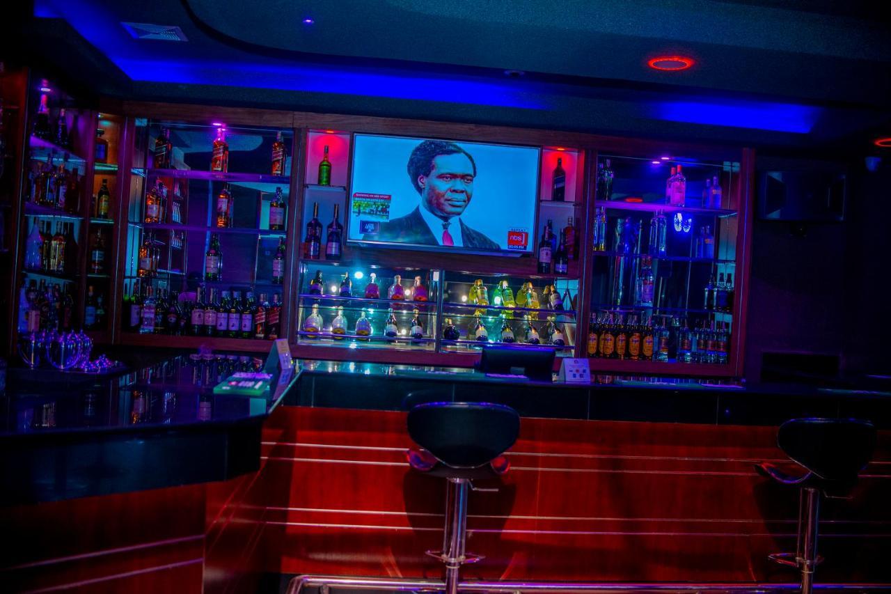 Hera Hotel Kampala Luaran gambar