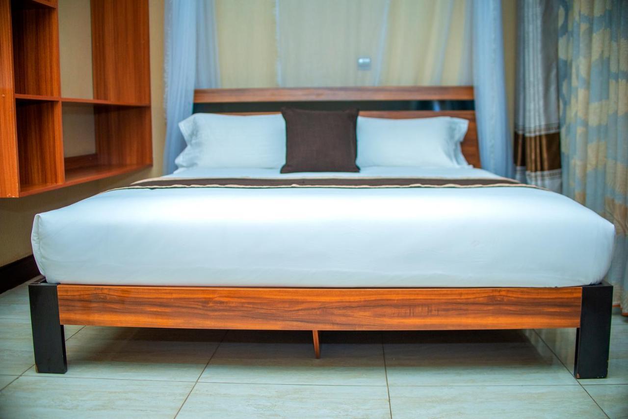 Hera Hotel Kampala Luaran gambar