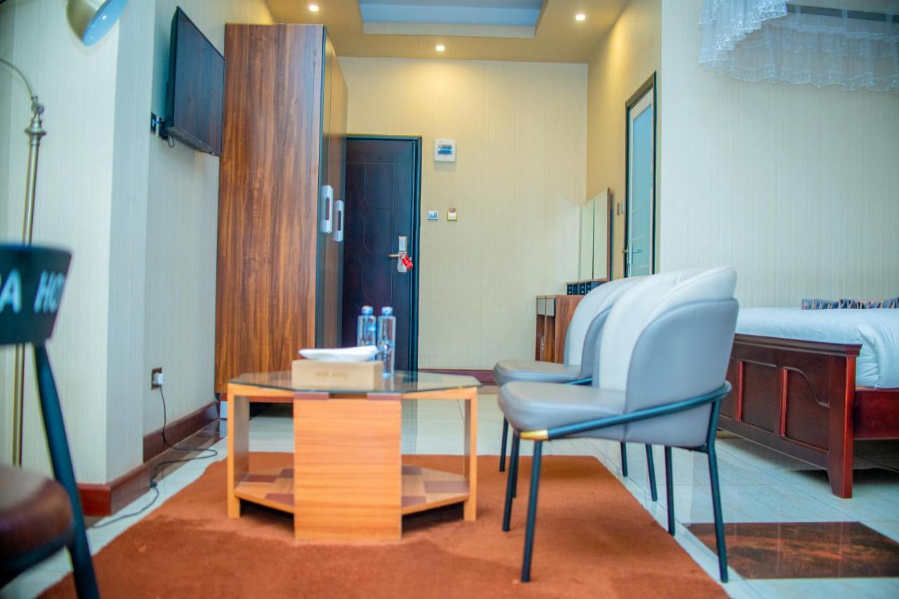 Hera Hotel Kampala Luaran gambar