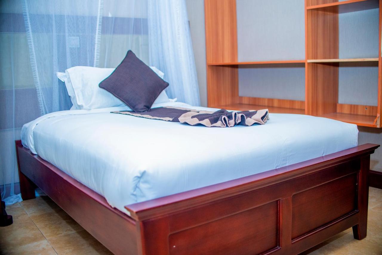 Hera Hotel Kampala Luaran gambar